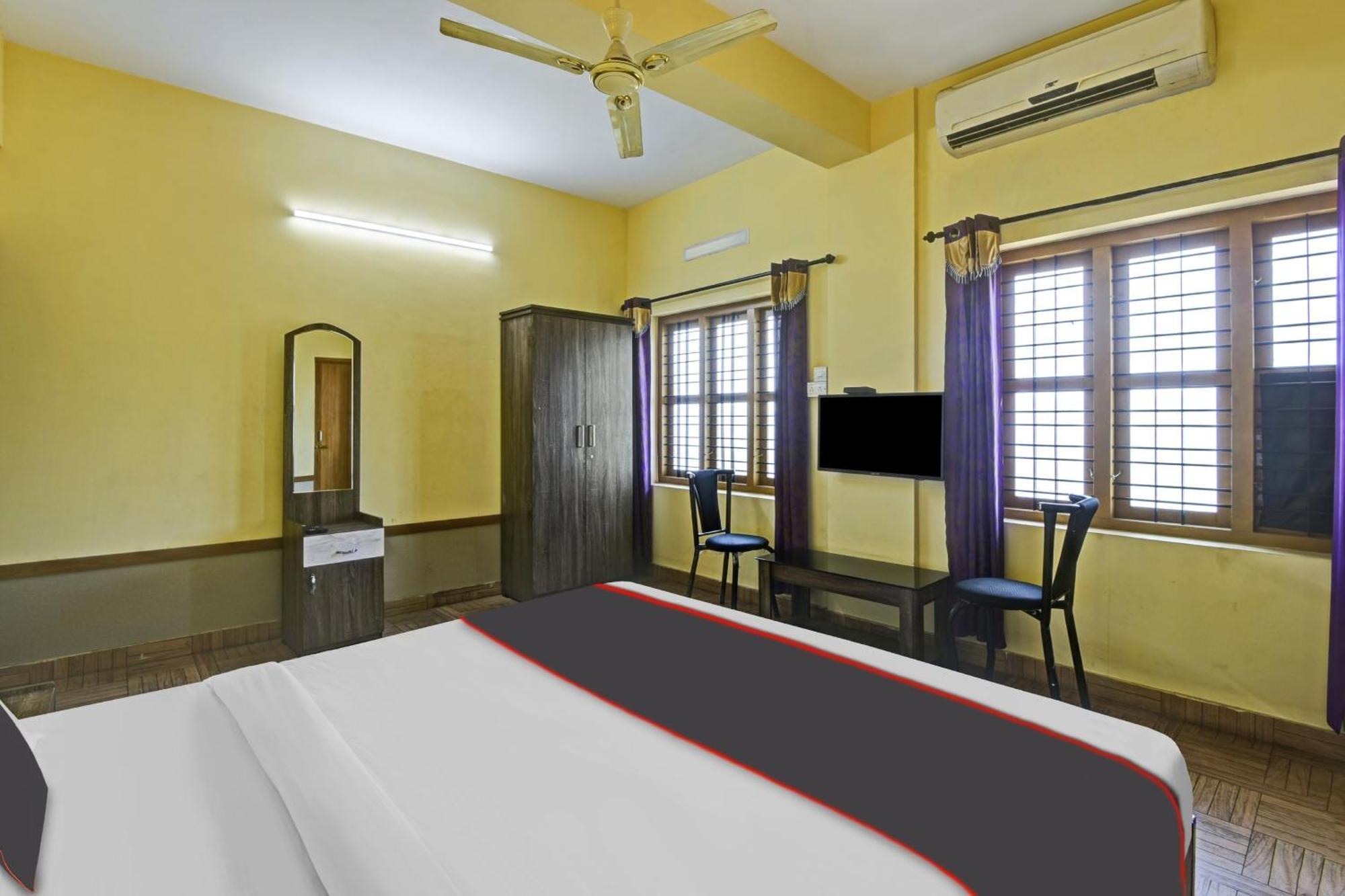 Collection O Express Suites Kakkayam Exterior photo
